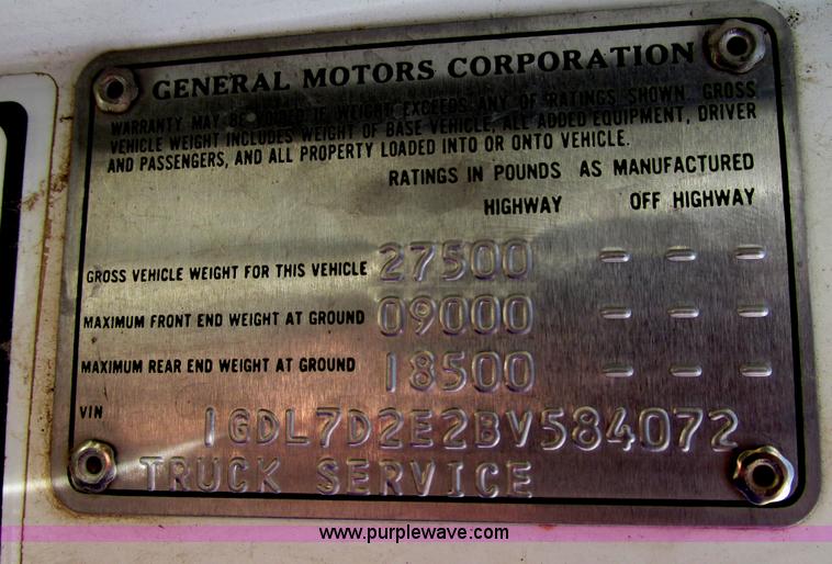 image for item F8603 1981 GMC 7000 water truck