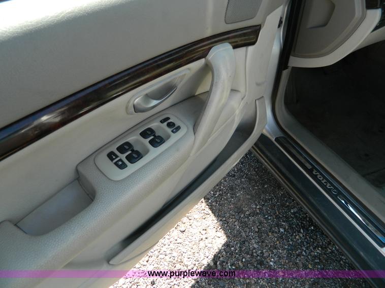 image for item G7790 2004 Volvo S80