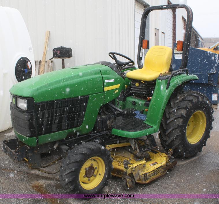 image for item V9663 1999 John Deere 4200 garden tractor