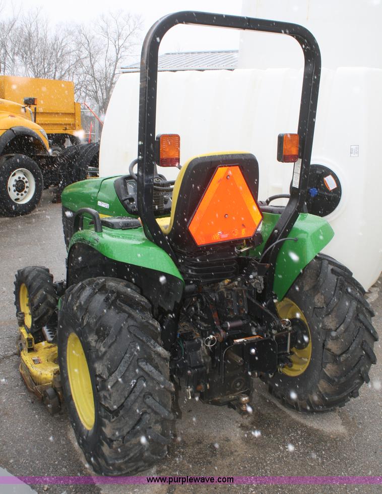 image for item V9663 1999 John Deere 4200 garden tractor