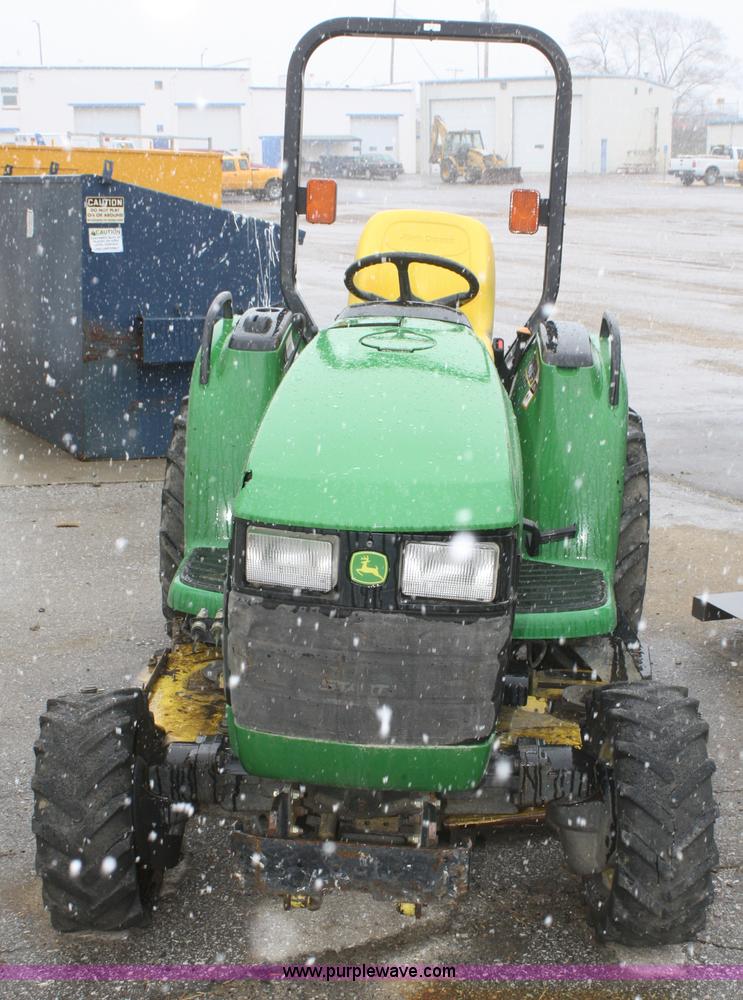 image for item V9663 1999 John Deere 4200 garden tractor