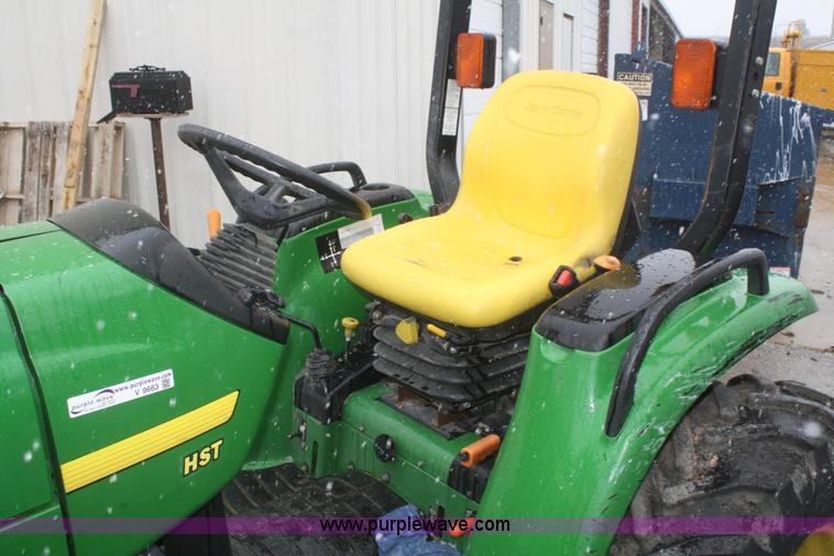 image for item V9663 1999 John Deere 4200 garden tractor