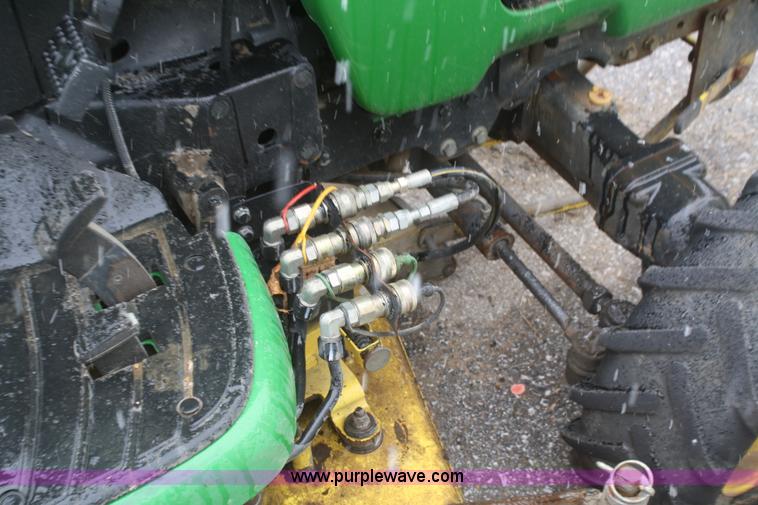 image for item V9663 1999 John Deere 4200 garden tractor