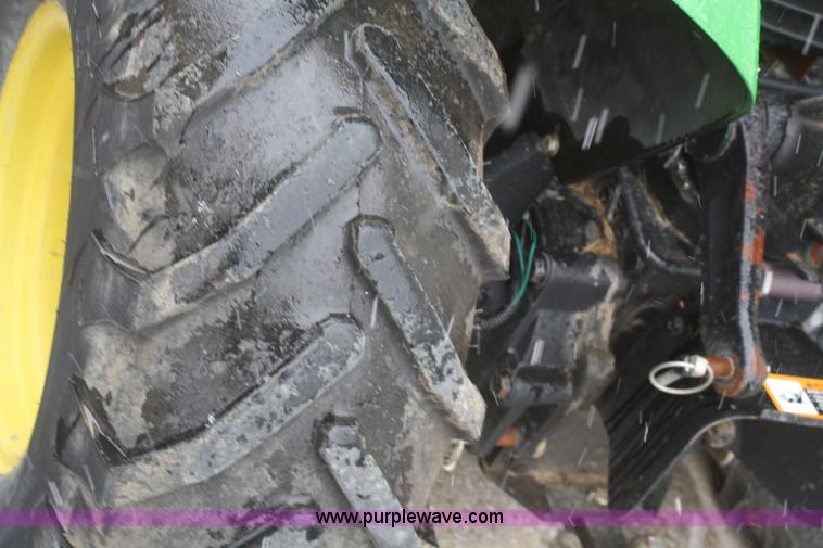 image for item V9663 1999 John Deere 4200 garden tractor