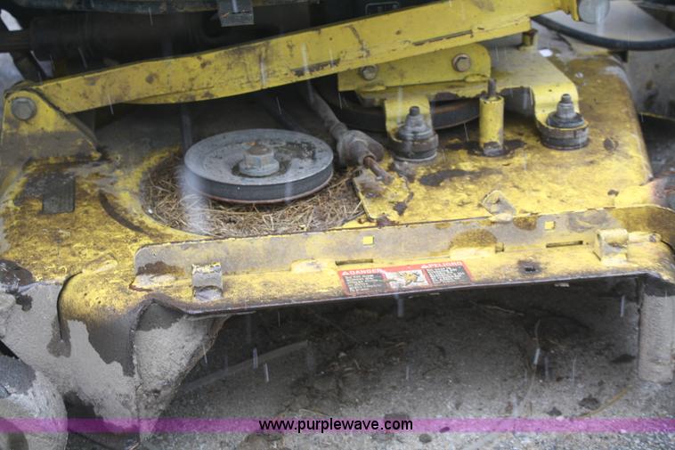 image for item V9663 1999 John Deere 4200 garden tractor