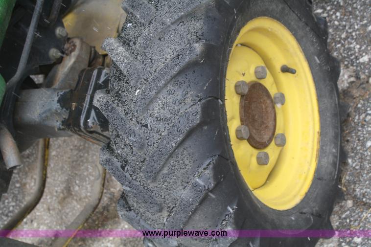 image for item V9663 1999 John Deere 4200 garden tractor