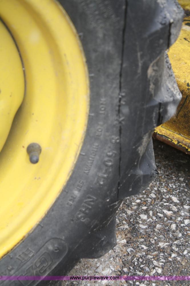 image for item V9663 1999 John Deere 4200 garden tractor