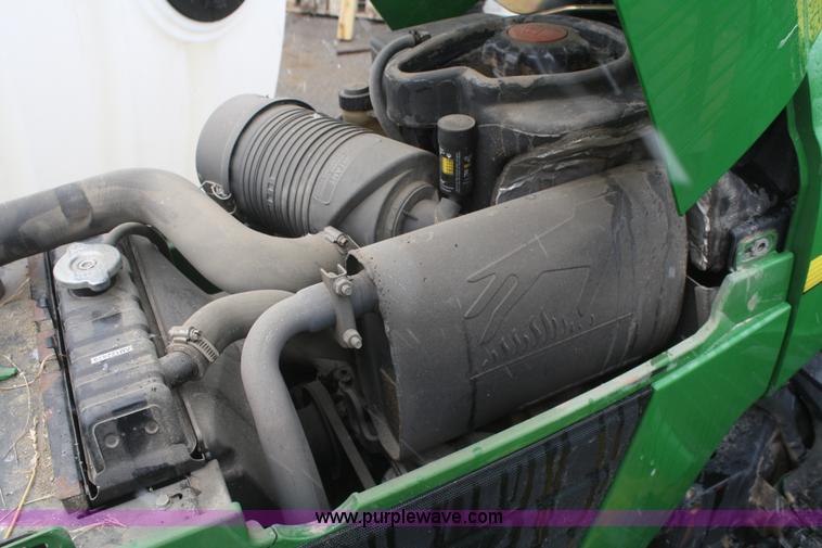 image for item V9663 1999 John Deere 4200 garden tractor