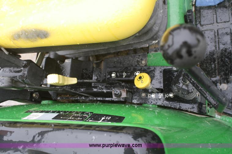 image for item V9663 1999 John Deere 4200 garden tractor