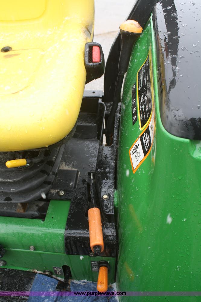 image for item V9663 1999 John Deere 4200 garden tractor