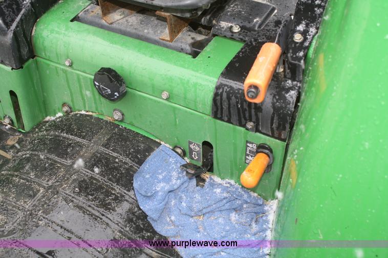 image for item V9663 1999 John Deere 4200 garden tractor