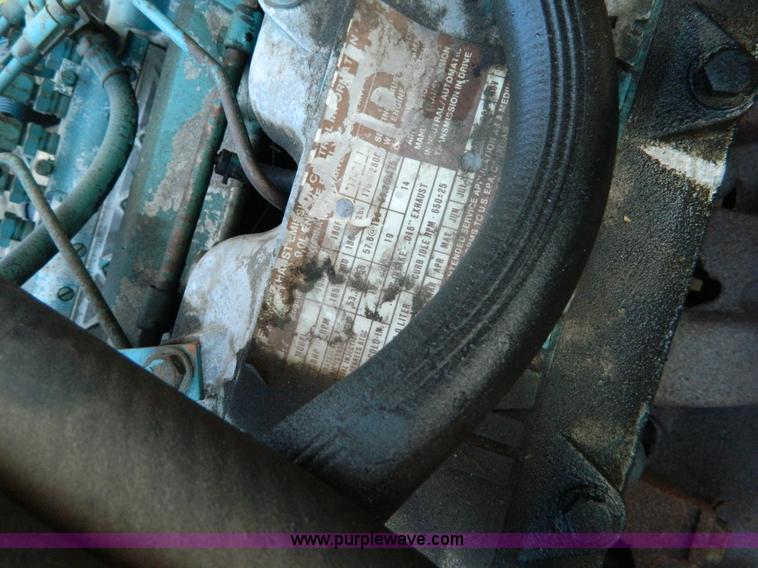 image for item W9216 1986 International Blue Bird bus