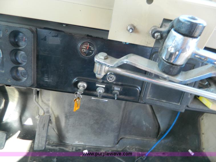 image for item W9216 1986 International Blue Bird bus