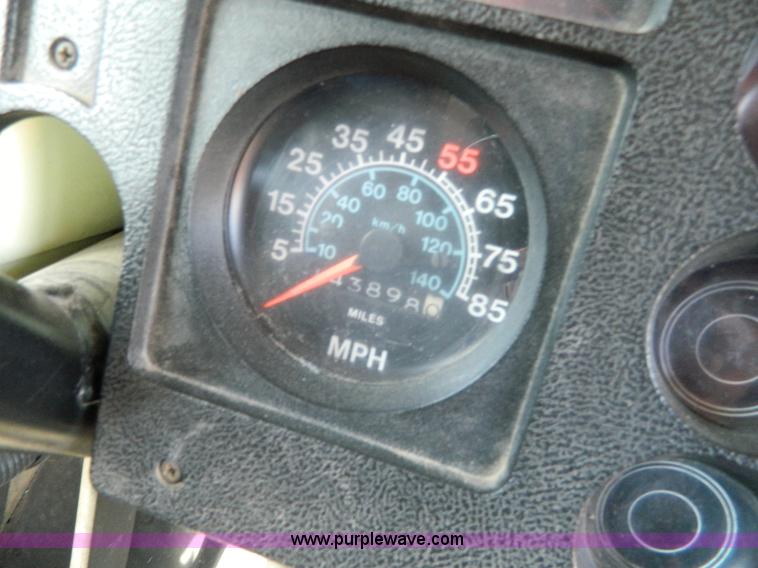 image for item W9216 1986 International Blue Bird bus