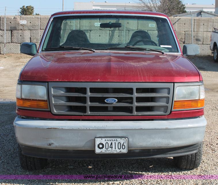 image for item W9269 1996 Ford F150 pickup truck