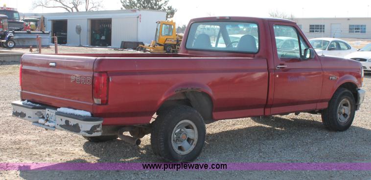 image for item W9269 1996 Ford F150 pickup truck