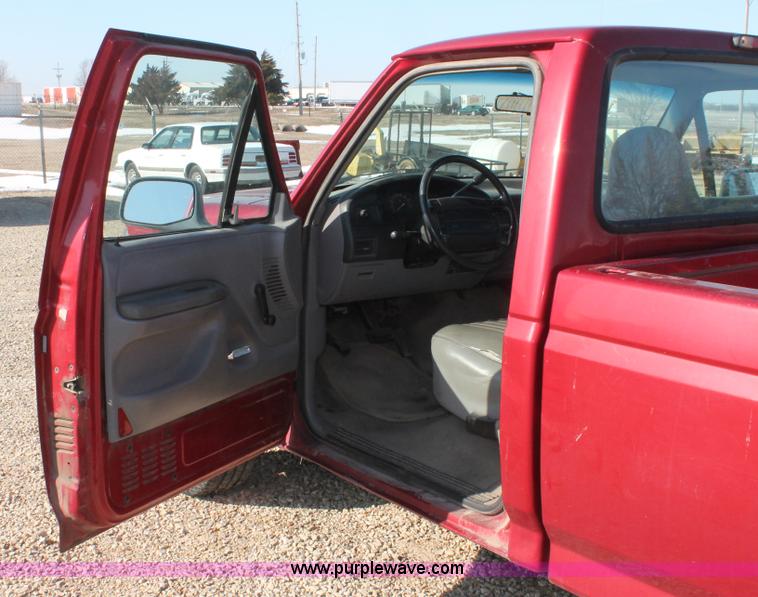 image for item W9269 1996 Ford F150 pickup truck