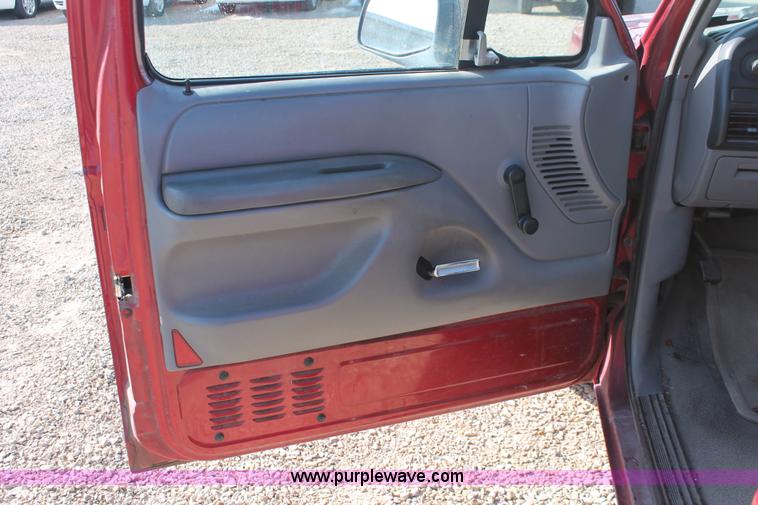 image for item W9269 1996 Ford F150 pickup truck