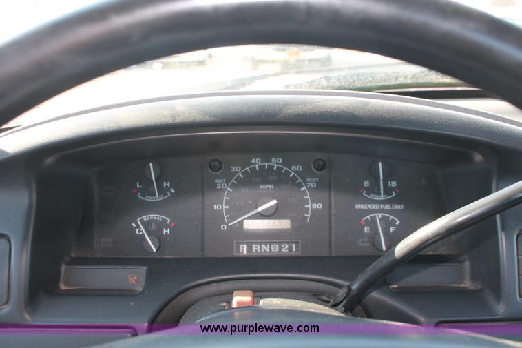 image for item W9269 1996 Ford F150 pickup truck