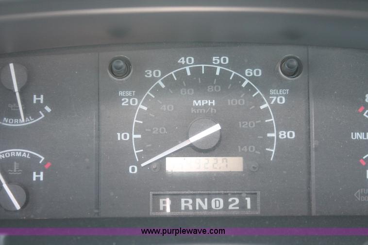 image for item W9269 1996 Ford F150 pickup truck