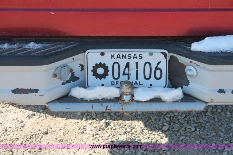 image for item W9269 1996 Ford F150 pickup truck