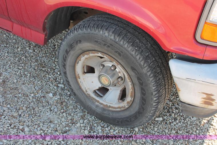 image for item W9269 1996 Ford F150 pickup truck