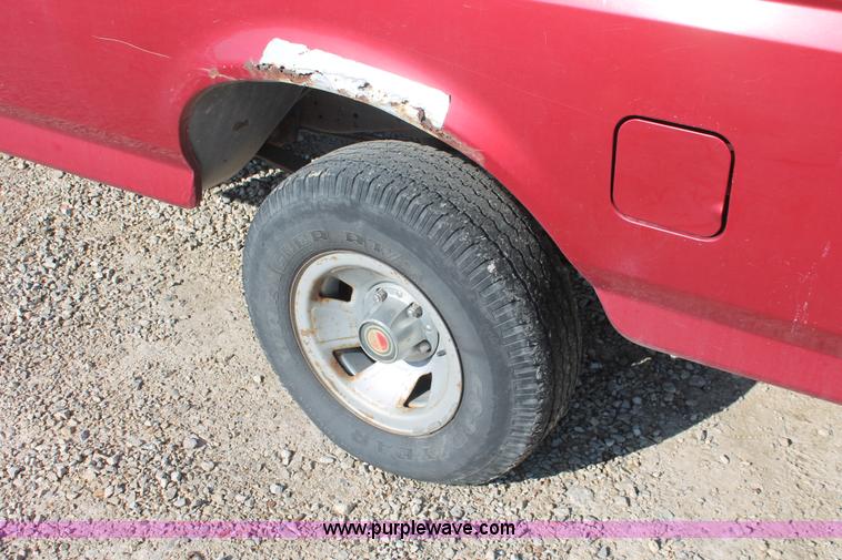 image for item W9269 1996 Ford F150 pickup truck