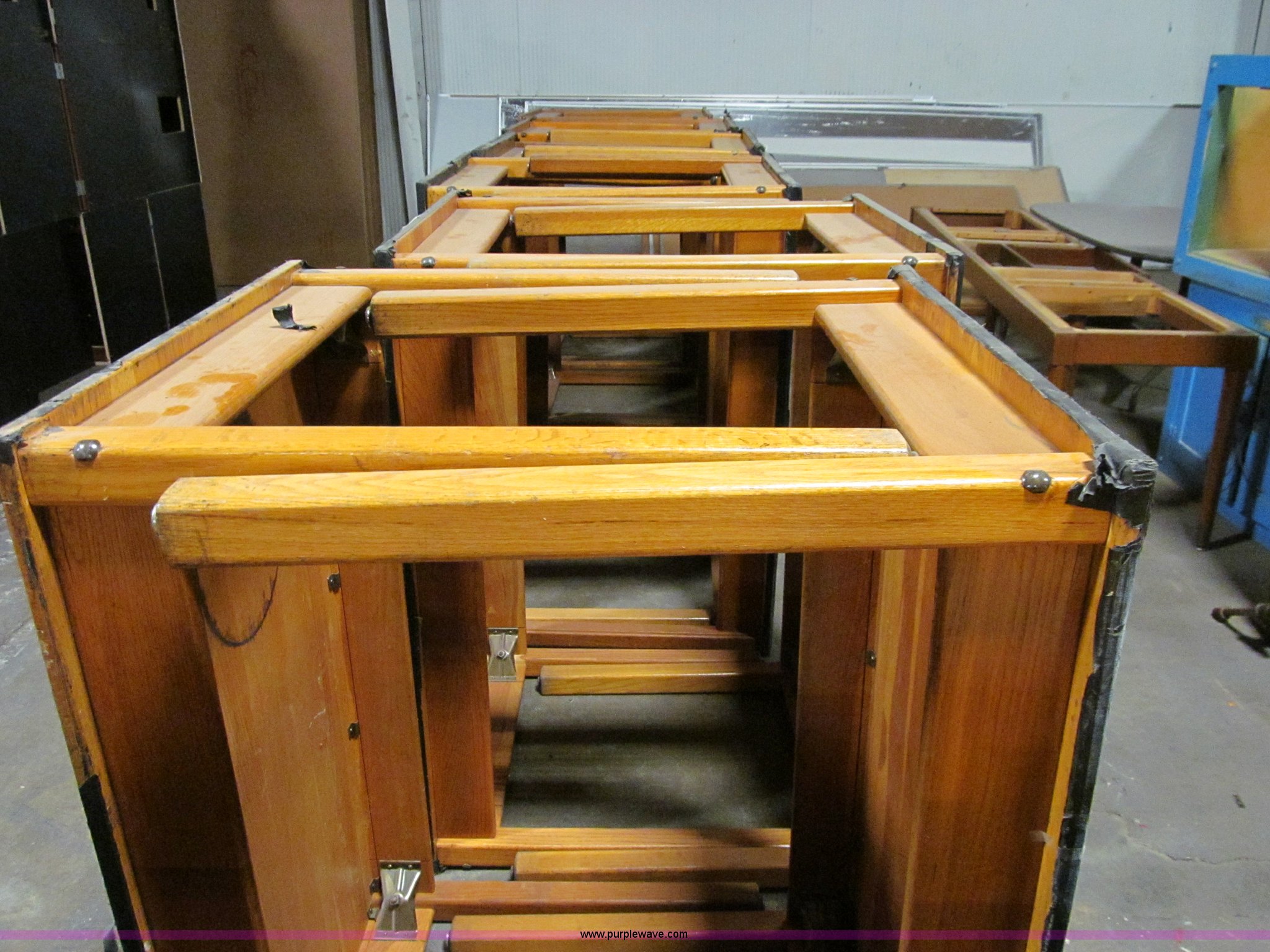 (6) wood desks in Des Moines, IA Item D7214 sold Purple Wave