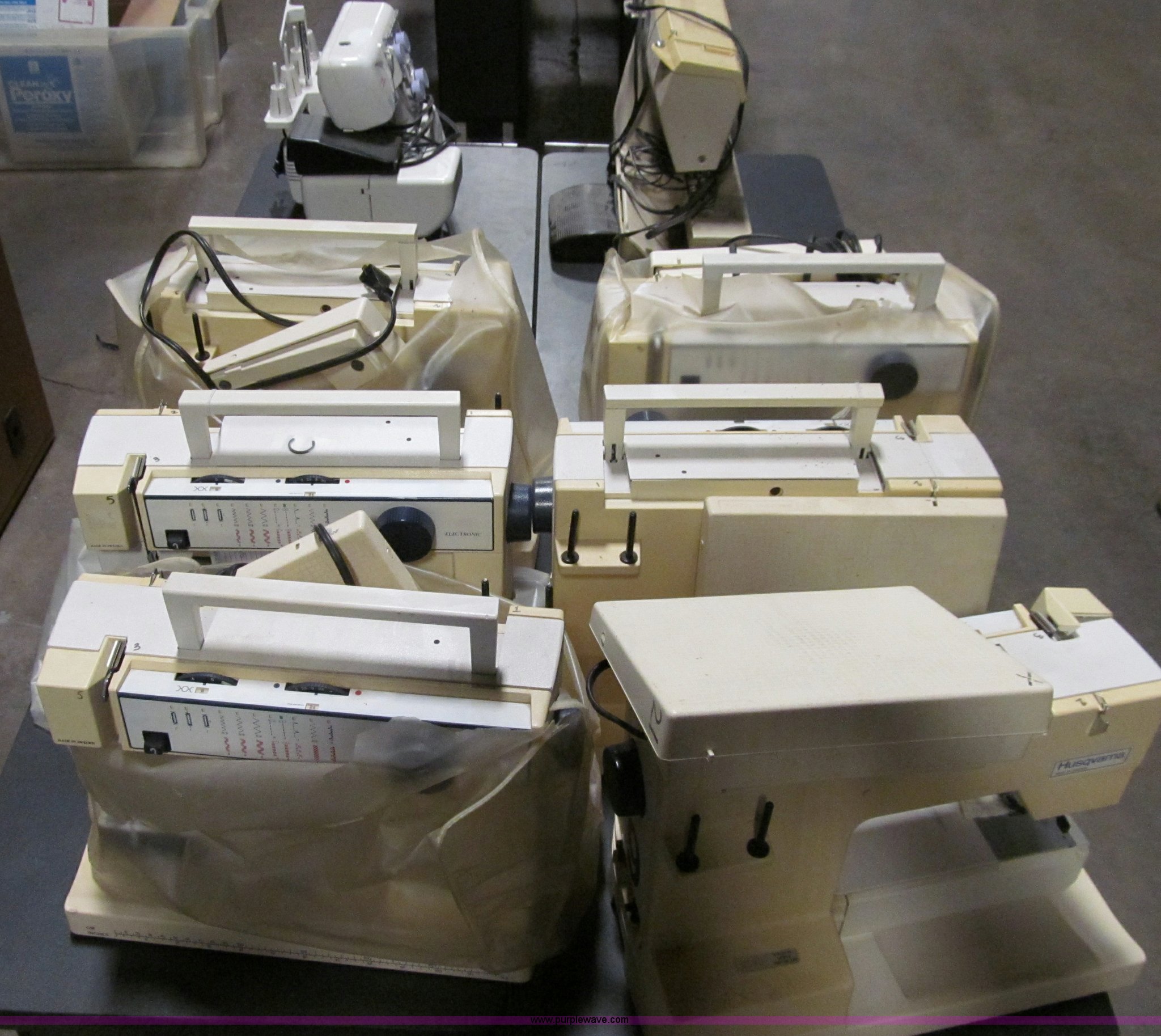 (6) Viking Husqvarna 150E sewing machines in Des Moines, IA Item