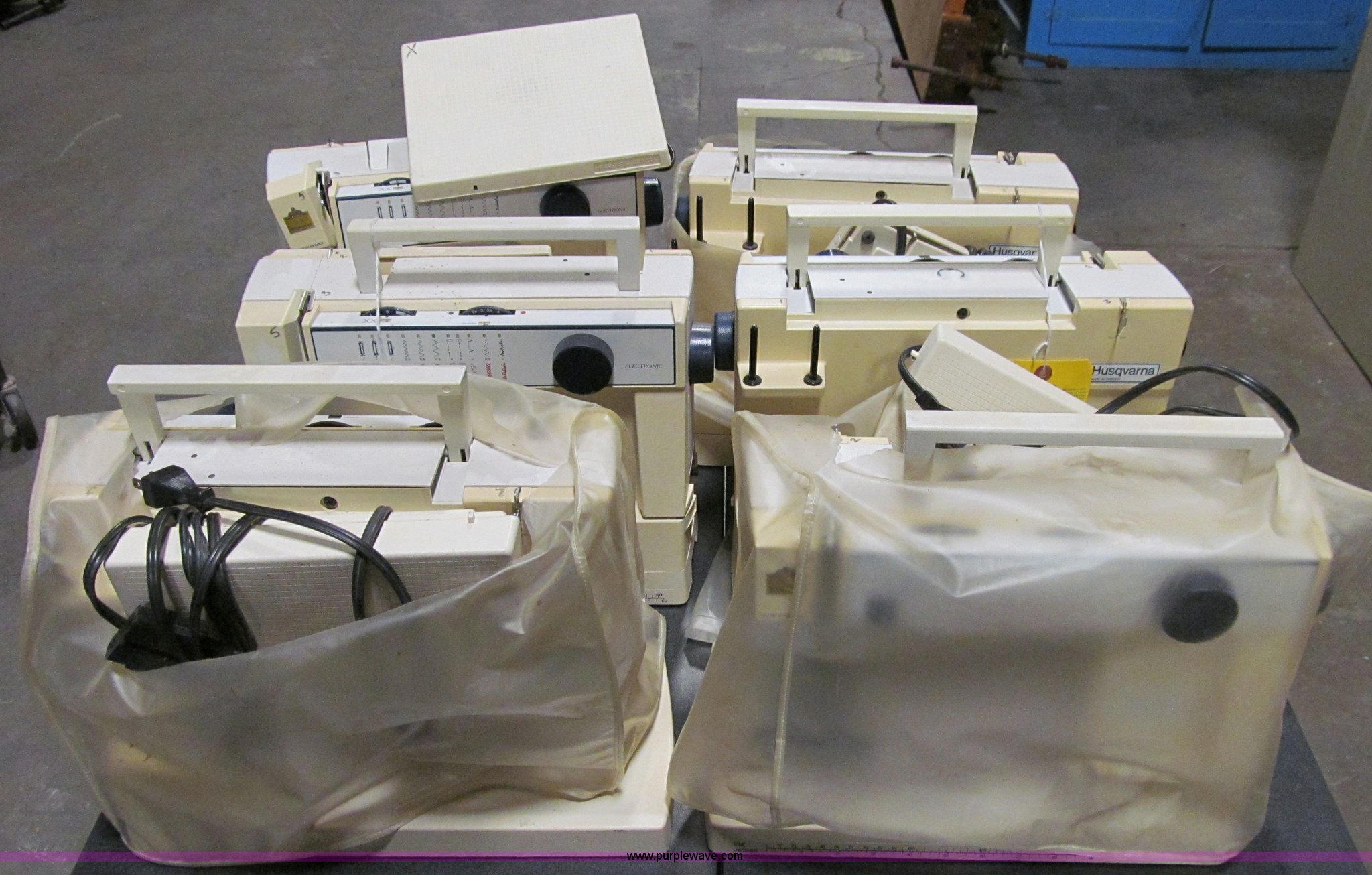 (6) Viking Husqvarna 150E sewing machines in Des Moines, IA Item