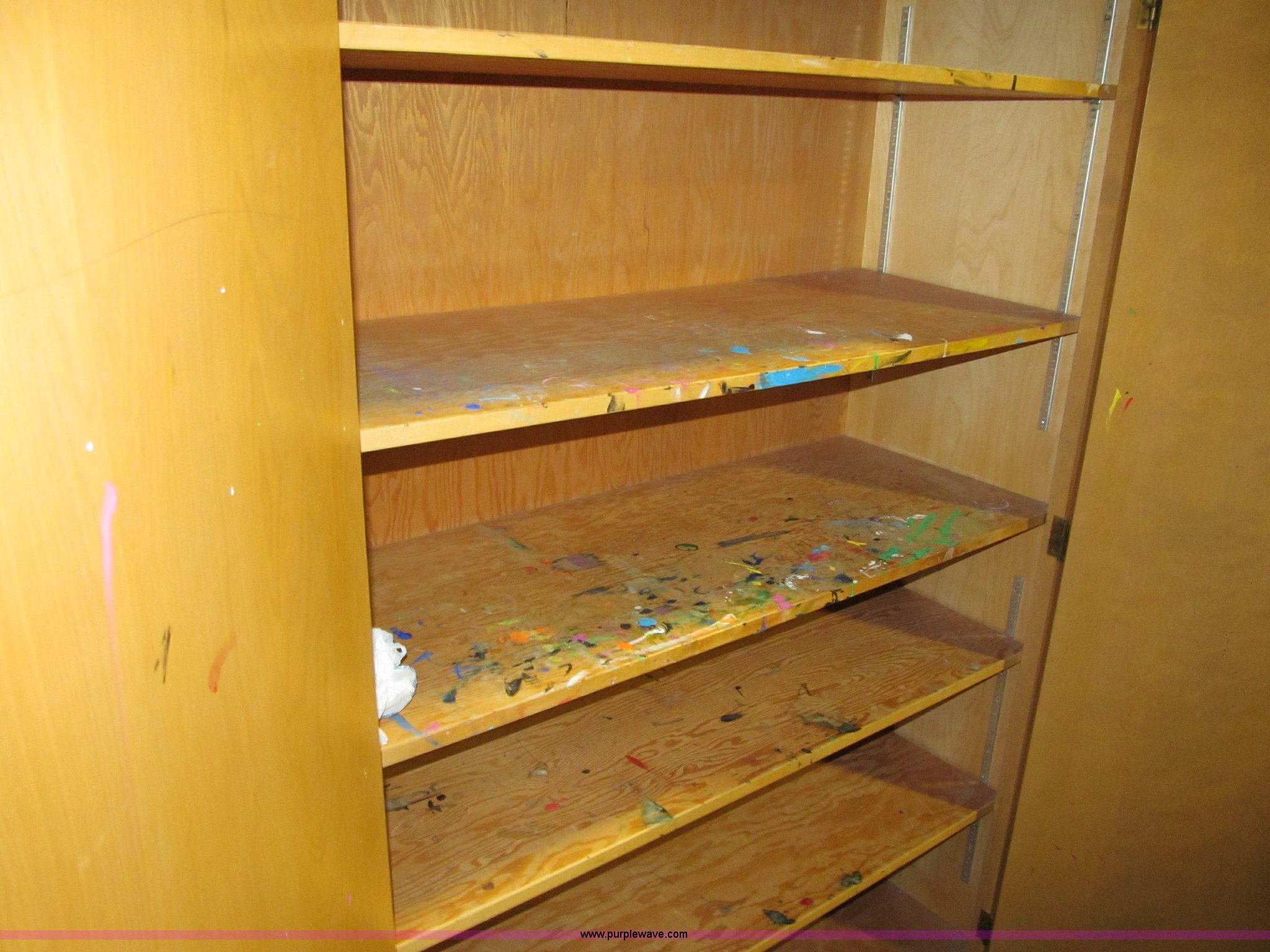 Wood storage in Des Moines, IA Item D7225 sold Purple Wave