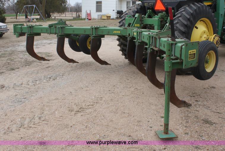 image for item AA9123 John Deere 915 seven shank ripper