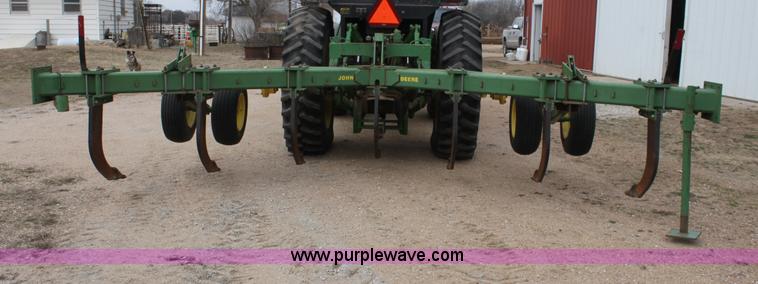 image for item AA9123 John Deere 915 seven shank ripper