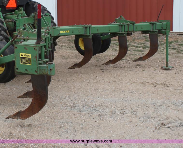 image for item AA9123 John Deere 915 seven shank ripper