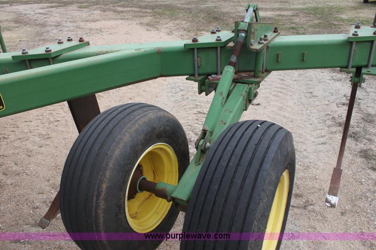 image for item AA9123 John Deere 915 seven shank ripper