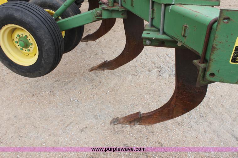 image for item AA9123 John Deere 915 seven shank ripper