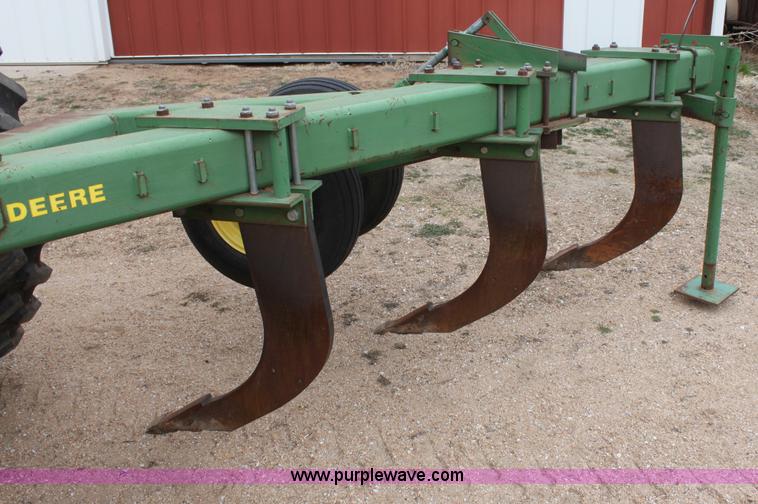 image for item AA9123 John Deere 915 seven shank ripper
