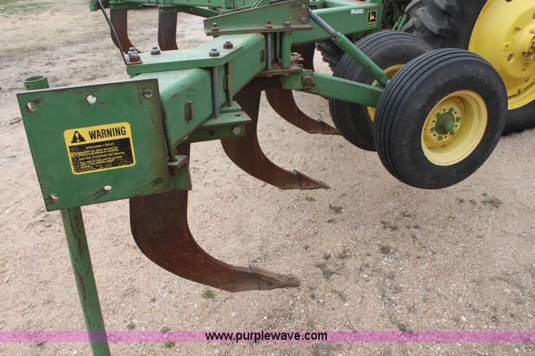 image for item AA9123 John Deere 915 seven shank ripper