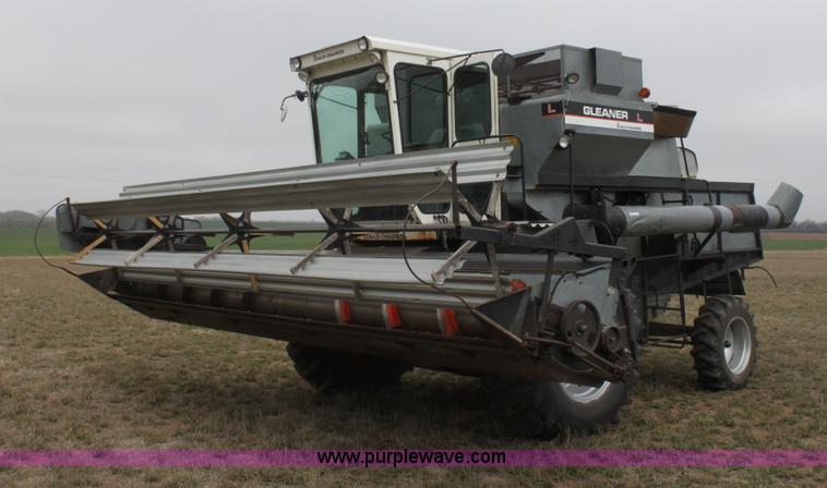 image for item AA9131 Allis Chalmers Gleaner L combine