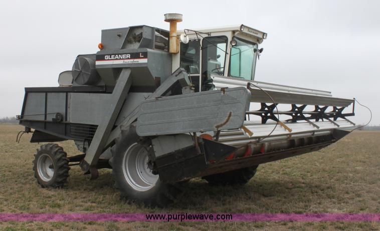 image for item AA9131 Allis Chalmers Gleaner L combine