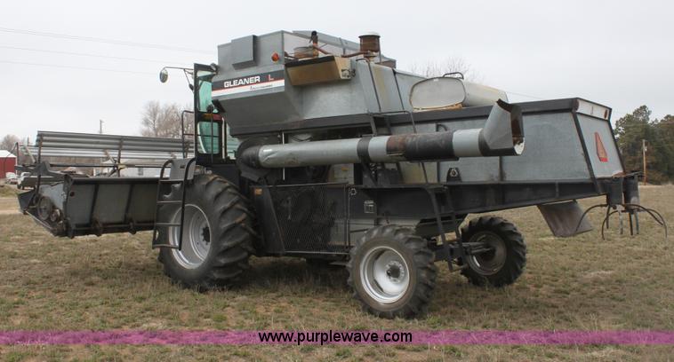 image for item AA9131 Allis Chalmers Gleaner L combine