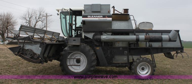 image for item AA9131 Allis Chalmers Gleaner L combine