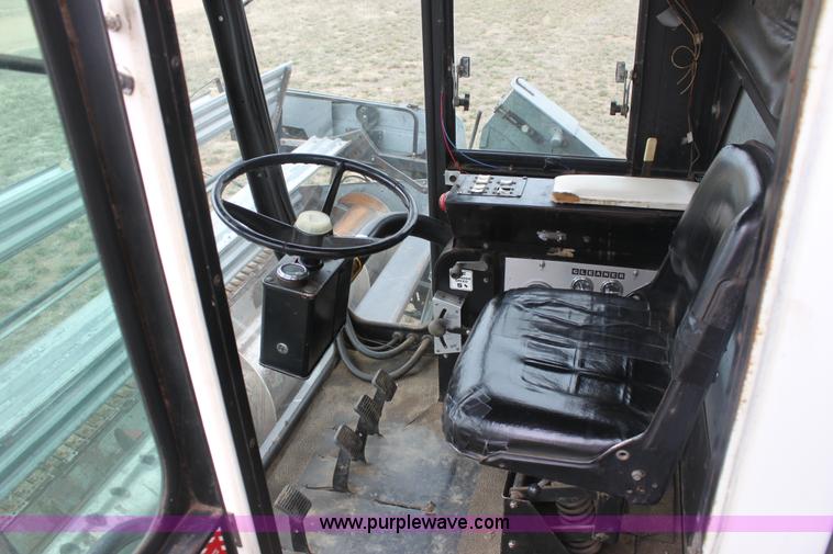 image for item AA9131 Allis Chalmers Gleaner L combine