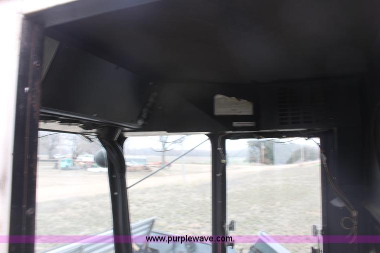 image for item AA9131 Allis Chalmers Gleaner L combine