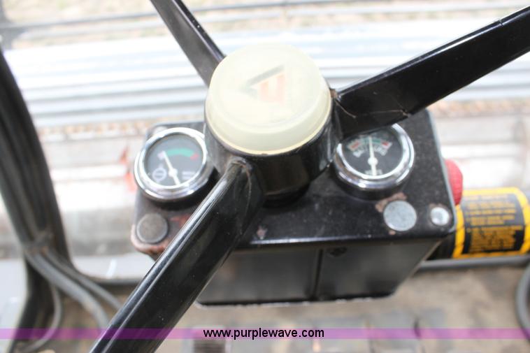 image for item AA9131 Allis Chalmers Gleaner L combine