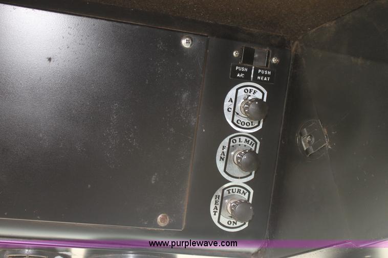 image for item AA9131 Allis Chalmers Gleaner L combine