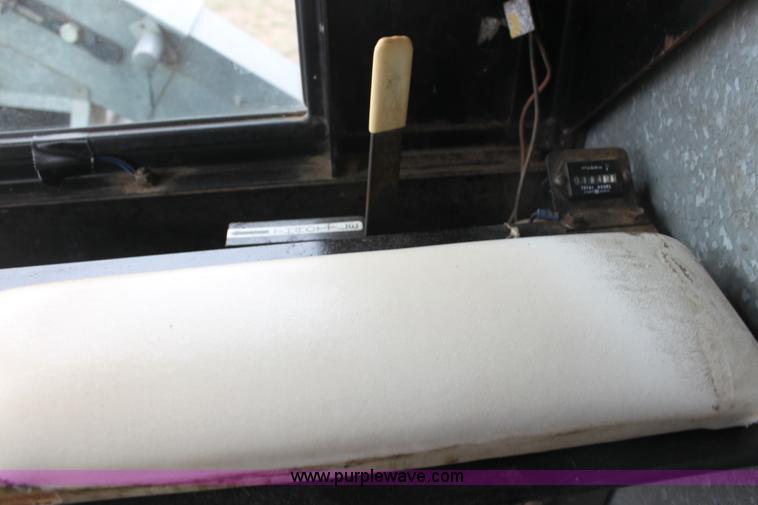 image for item AA9131 Allis Chalmers Gleaner L combine