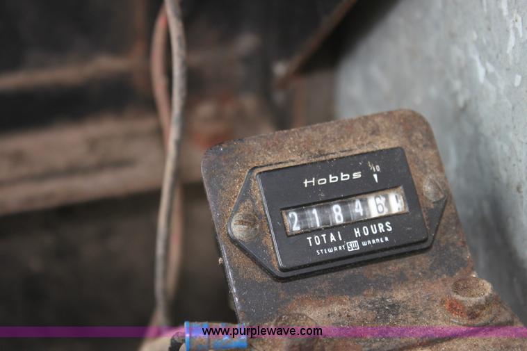 image for item AA9131 Allis Chalmers Gleaner L combine