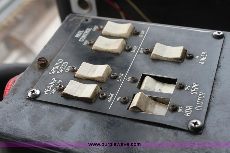 image for item AA9131 Allis Chalmers Gleaner L combine