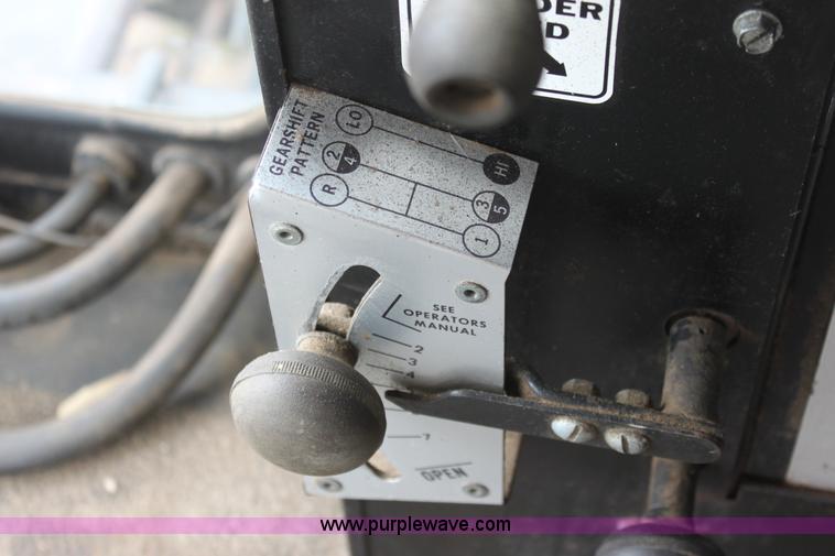 image for item AA9131 Allis Chalmers Gleaner L combine